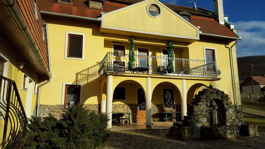 Cserhatvoelgy Panzio Alsotold Exterior photo